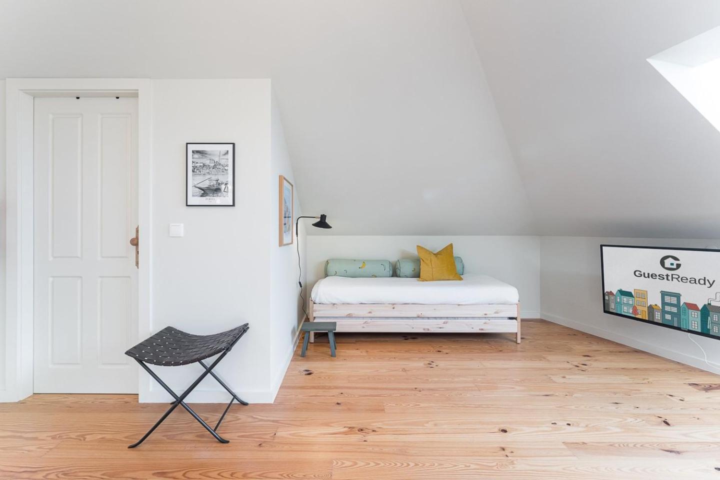 Guestready - Spacious And Modern Apt W/ Skylight Порто Екстериор снимка
