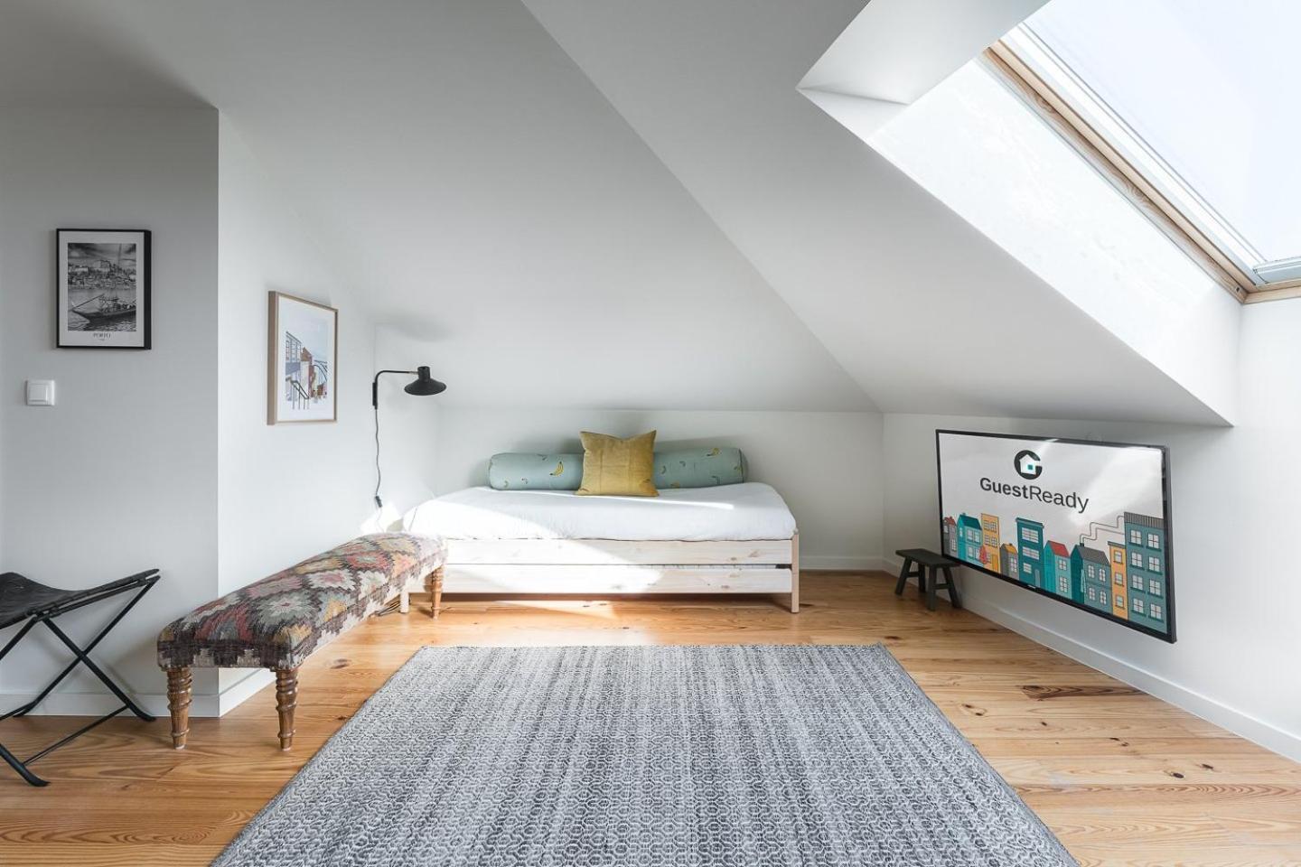 Guestready - Spacious And Modern Apt W/ Skylight Порто Екстериор снимка