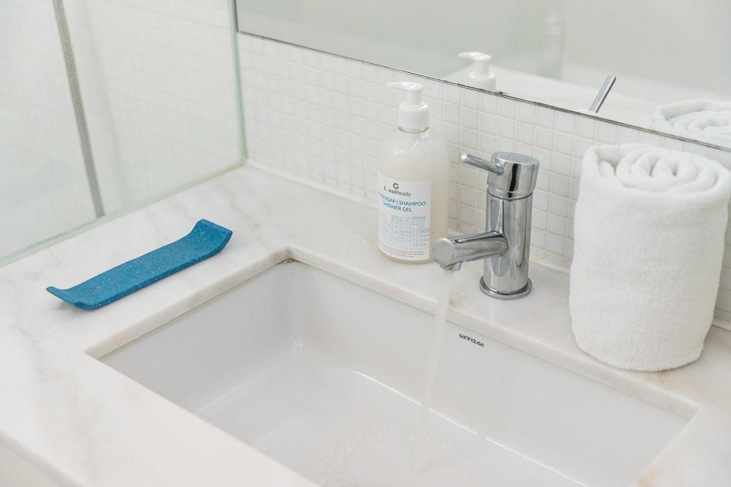 Guestready - Spacious And Modern Apt W/ Skylight Порто Екстериор снимка