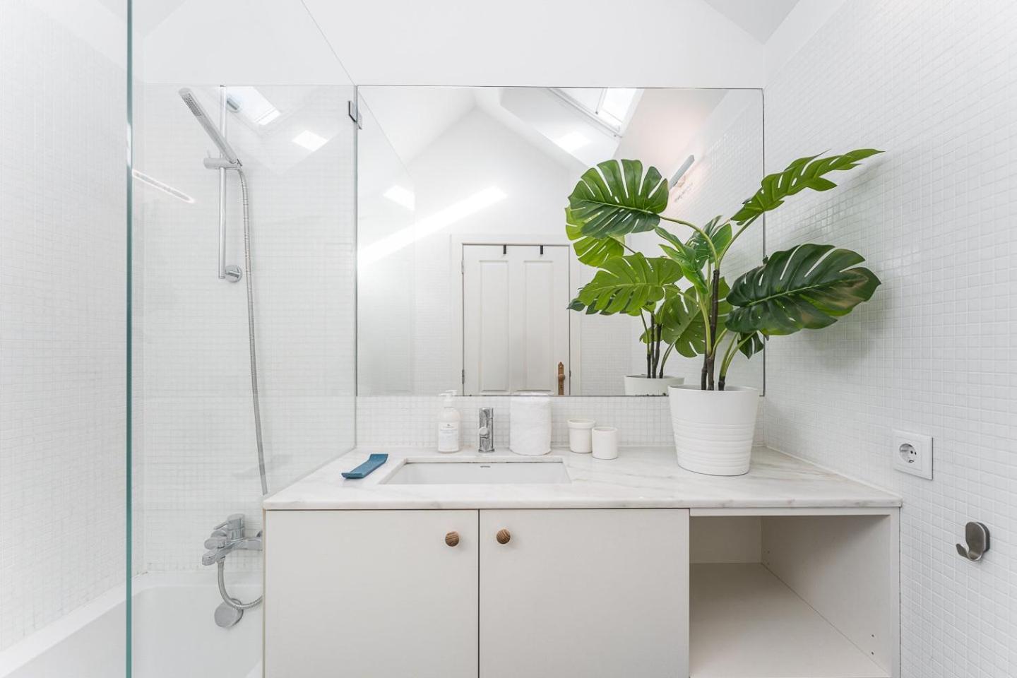 Guestready - Spacious And Modern Apt W/ Skylight Порто Екстериор снимка